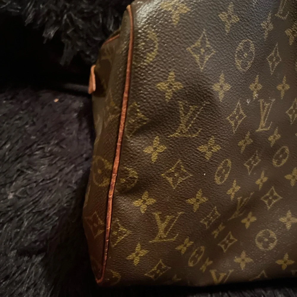 Authentic Louis Vuitton Speedy 40( retired ) my favorite❤️